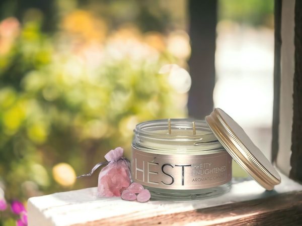 PRETTY  ENLIGHTENED AROMATIC CANDLE - HÈST