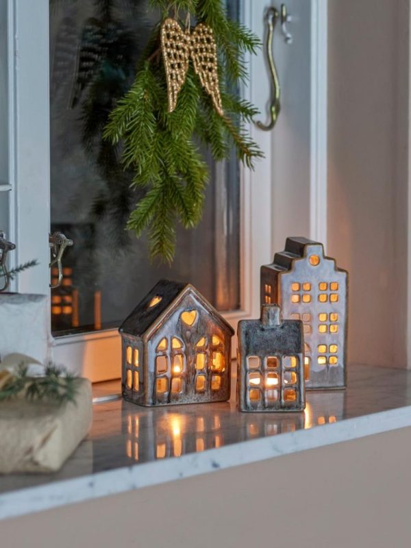 KAILA TELYSHOLDERSETT HUS