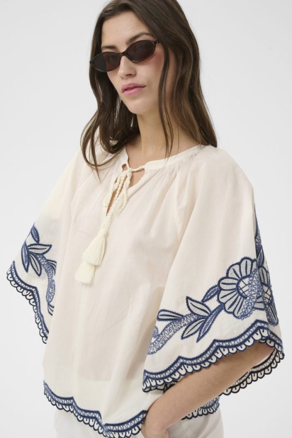 BIANCHAPW BLOUSE- Wiper white w blue emb.